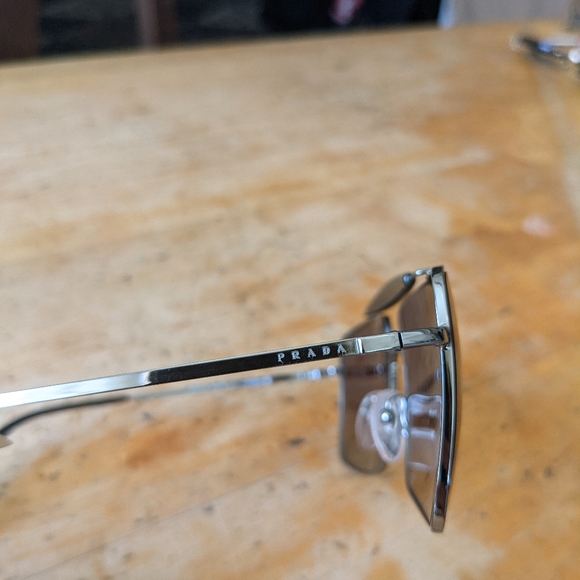 PRADA sunglasses ✨HOST PICK✨ - Picture 5 of 11